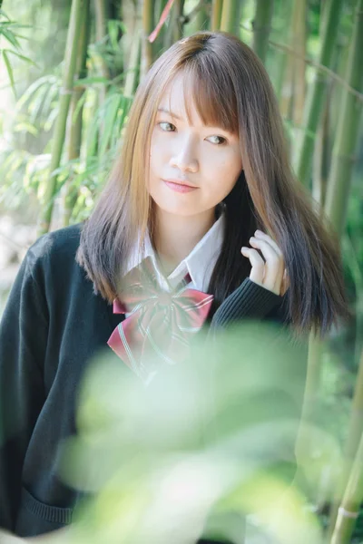 Portrait Asiatique Japonais École Fille Costume Regardant Parc Extérieur Film — Photo