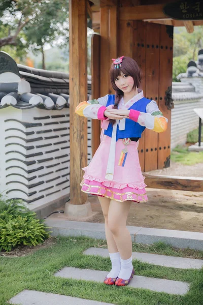 Ritratto Hanbok Costume Giovane Donna Guardando Sorridendo Nel Parco Coreano — Foto Stock