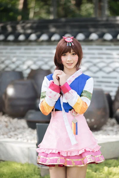 Retrato Hanbok Traje Joven Mujer Mirando Sonrisa Parque Coreano —  Fotos de Stock