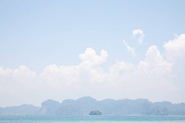 Deniz ve Mavi Gökyüzü Arkaplanı