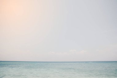 Deniz ve Mavi Gökyüzü Arkaplanı