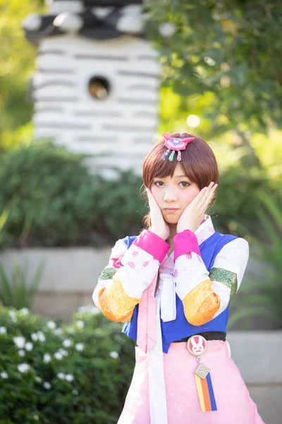Portrait Hanbok Costume Jeune Femme Regardant Sourire Dans Parc Coréen — Photo