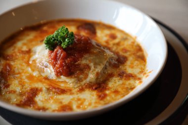 Ev yapımı sığır eti lazanya yemek restoranı, İtalyan gıda üzerinde