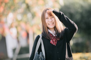 Asya Japon okul kız kostüm park açık film vintage tarzı seyir portresi