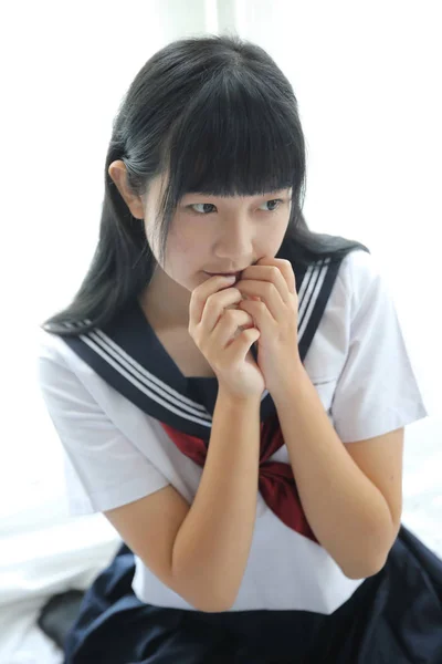 Portrét Japonská Škola Dívka Bílém Tónu Postel Pokoj — Stock fotografie