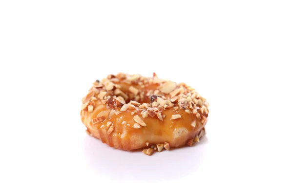 Donut Mit Nuss Isoliert Auf Weißem Hintergrund — Stockfoto