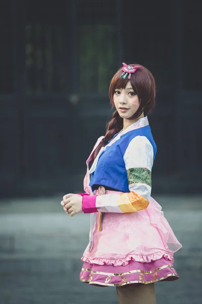 Retrato Hanbok Traje Jovem Mulher Olhando Sorrir Parque Coreano — Fotografia de Stock