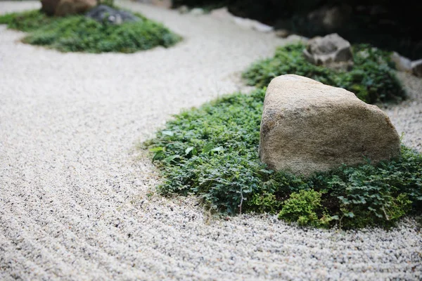 有空间背景的日本禅石花园 — 图库照片