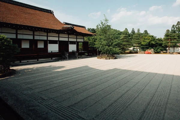 Japanischer Zen Steingarten Mit Grünen Ahornblättern Vintage Stil — Stockfoto