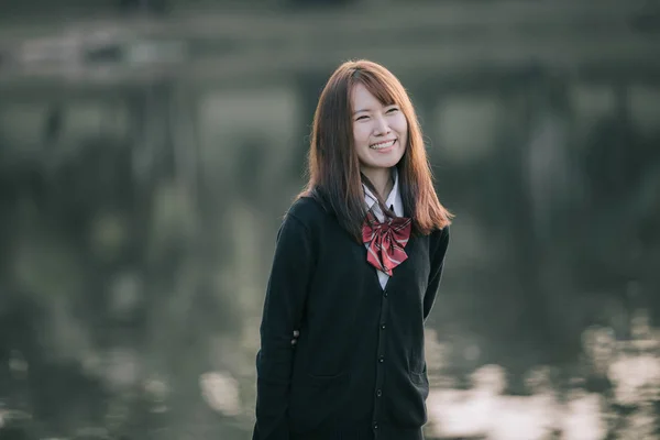 Retrato Asiático Japonês Escola Menina Traje Olhando Para Parque Livre — Fotografia de Stock