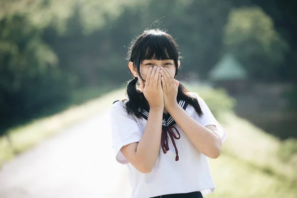 Portret Azjatycki Japoński Szkoły Strój Dziewczyna Patrząc Styl Vintage Park — Zdjęcie stockowe