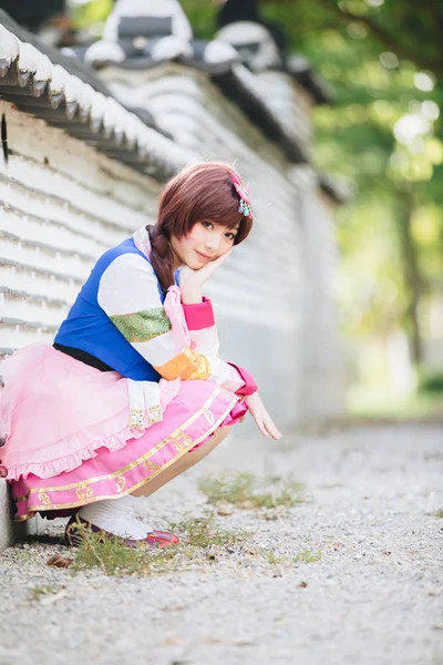 Retrato Hanbok Traje Joven Mujer Mirando Sonrisa Parque Coreano — Foto de Stock