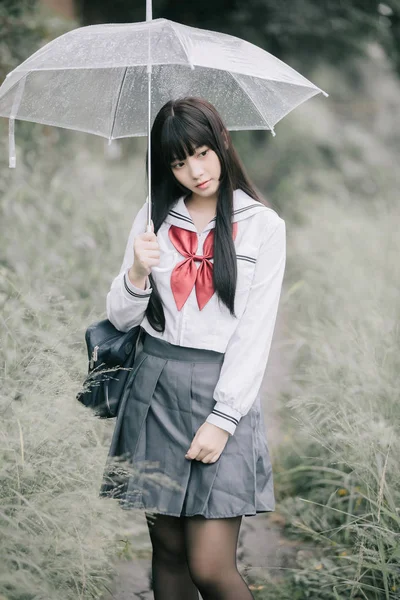 Néztem Esernyő Sétány Jellegű Eső Ázsiai Iskolás Lány Portréja — Stock Fotó