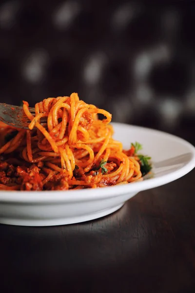 Espaguetis Boloñesa Sobre Fondo Madera Comida Italiana —  Fotos de Stock