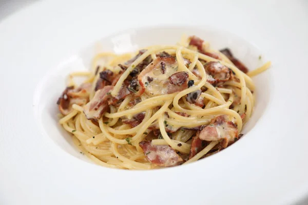 Spaghetti Carbonara Spaghetti White Sauce Cheese Bacon Outdoor Restaurant Italian — Stock Photo, Image