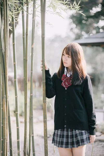 Retrato Asiático Japonés Escuela Chica Traje Buscando Parque Aire Libre — Foto de Stock