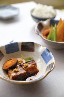 haşlanmış domuz kızartma Japon yemekleri stili pirinç