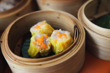 Dim sum ahşap sepeti, Çin yemeği üzerinde