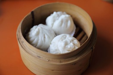 Dim sum ahşap sepeti, Çin yemeği üzerinde