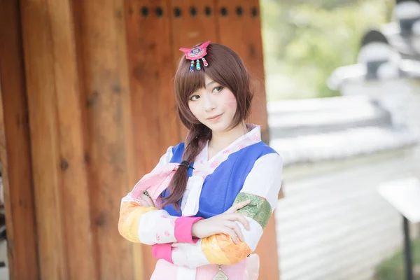 Porträtt Hanbok Kostym Ung Kvinna Som Tittar Och Leende Koreanska — Stockfoto