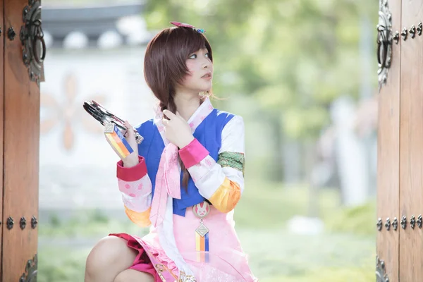 Retrato Hanbok Traje Joven Mujer Mirando Sonrisa Parque Coreano —  Fotos de Stock