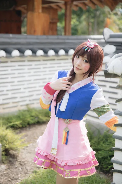 Retrato Hanbok Traje Jovem Mulher Olhando Sorrir Parque Coreano — Fotografia de Stock