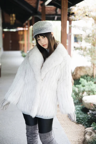 Portret Japanse Fasion Stijl Wol Jas Mode Kleden Japanse Tuin — Stockfoto