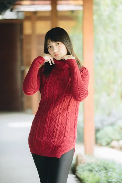 Portrét Japonského Fasion Styl Vlněný Kabát Módního Oblečení Japonské Zahradě — Stock fotografie
