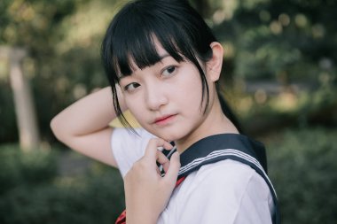 Asya Japon okul kız kostüm park açık film vintage tarzı seyir portresi