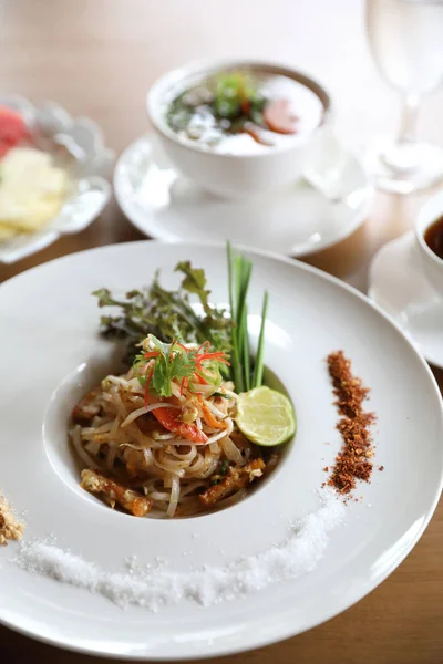 泰国食品 Padthai 虾仁炒面 — 图库照片