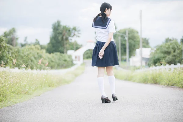 Retrato Asiático Japonês Escola Menina Traje Olhando Para Parque Livre — Fotografia de Stock