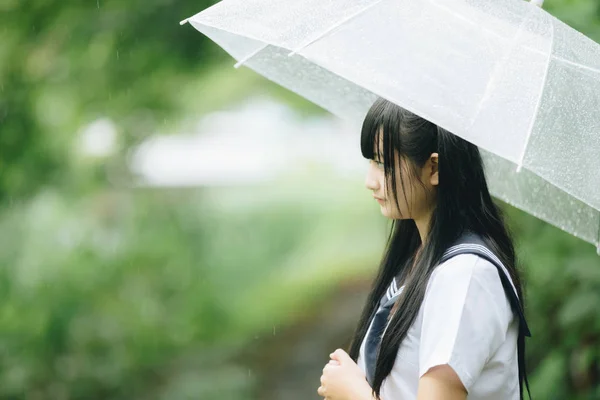 Séta Sétány Jellegű Esernyő Eső Ázsiai Iskolás Lány Portréja — Stock Fotó