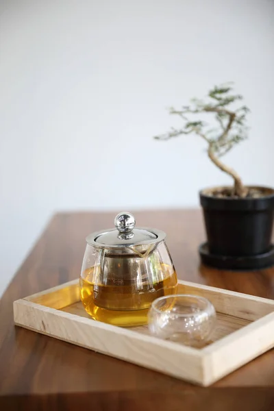 Heiße Teetasse Mit Teekanne Auf Holztisch — Stockfoto