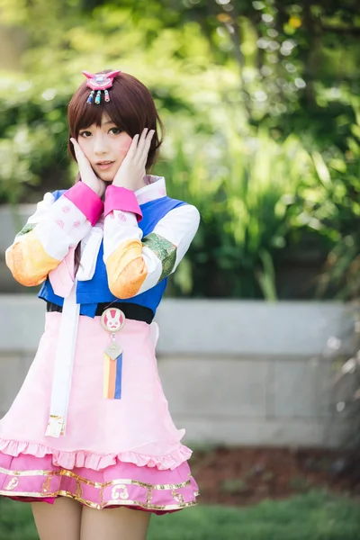 Retrato Hanbok Traje Jovem Mulher Olhando Sorrir Parque Coreano — Fotografia de Stock