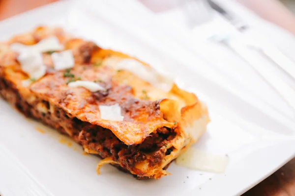 Nötkött Lasagne Trä Bakgrund Italiensk Mat — Stockfoto