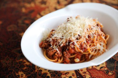 Spagetti bolognese, spagetti domates sosu üst peynir, Italyan Mutfagi