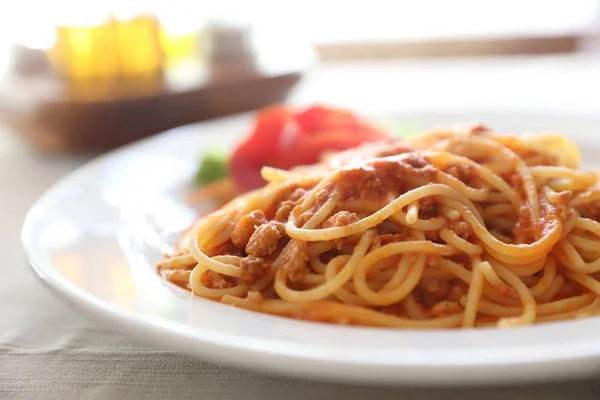 Спагетти Болоньезе Спагетти Томатным Соусом Сыром Итальянская Еда — стоковое фото