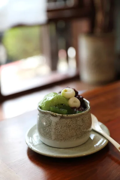 Ιαπωνικά Επιδόρπιο Anmitsu Πράσινο Τσάι Παγωτού Κόκκινων Φασολιών Και Moji — Φωτογραφία Αρχείου