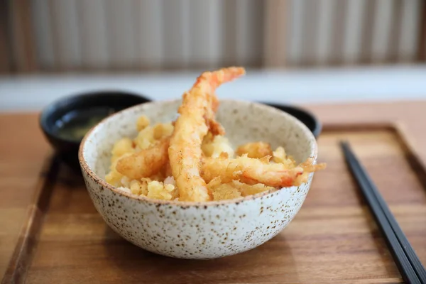 Tempura Donburi Tempura Camarão Frito Arroz Comida Japonesa Mesa Madeira — Fotografia de Stock