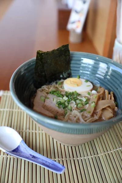 Sopa Macarrão Japonês Ramen Comida Com Macarrão Porco Alga Ovo — Fotografia de Stock