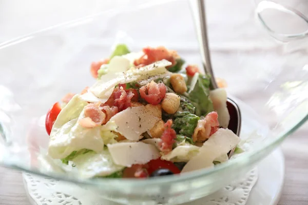 Caesar Salad Chicken Crispy Bacon Cheese Healthy Food — Stock Photo, Image