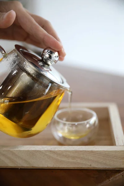 Heiße Teetasse Mit Teekanne Auf Holztisch — Stockfoto