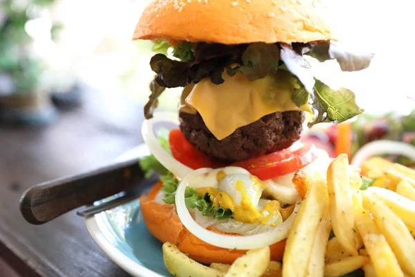 Hamburger Boeuf Fastfood Sur Table Bois — Photo