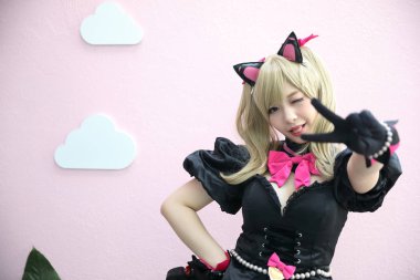 Japonya anime cosplay , pembe oda geri kız cosplay portresi
