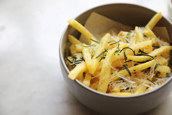 Feux français, Pommes de terre dans un bol apéritif — Photo