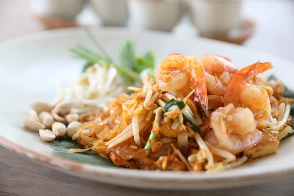 Thai food padthai fried noodle with shrimp , local food — Stock Photo, Image