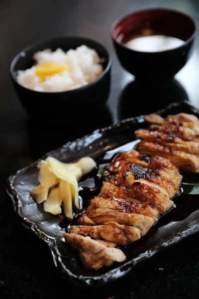 Comida japonesa, Frango teriyoki com arroz — Fotografia de Stock