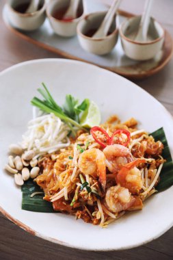 Karides ile Tay gıda padthai kızarmış erişte , yerel gıda