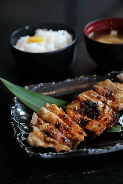 Comida japonesa, Pollo teriyoki con arroz —  Fotos de Stock