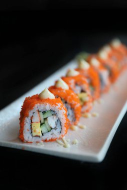 california rulo suşi , yumurta avokado yumurta ve balık japon foodh ile pirinç rulo 